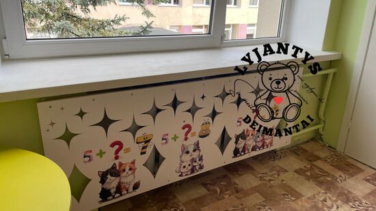 Ugdomasis stendas "Kačiukai+matematika"